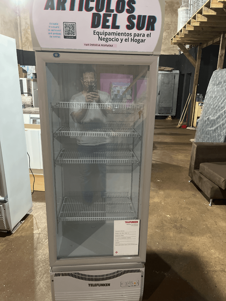 HELADERA EXHIBIDORA TELEFUNKEN 330LTS