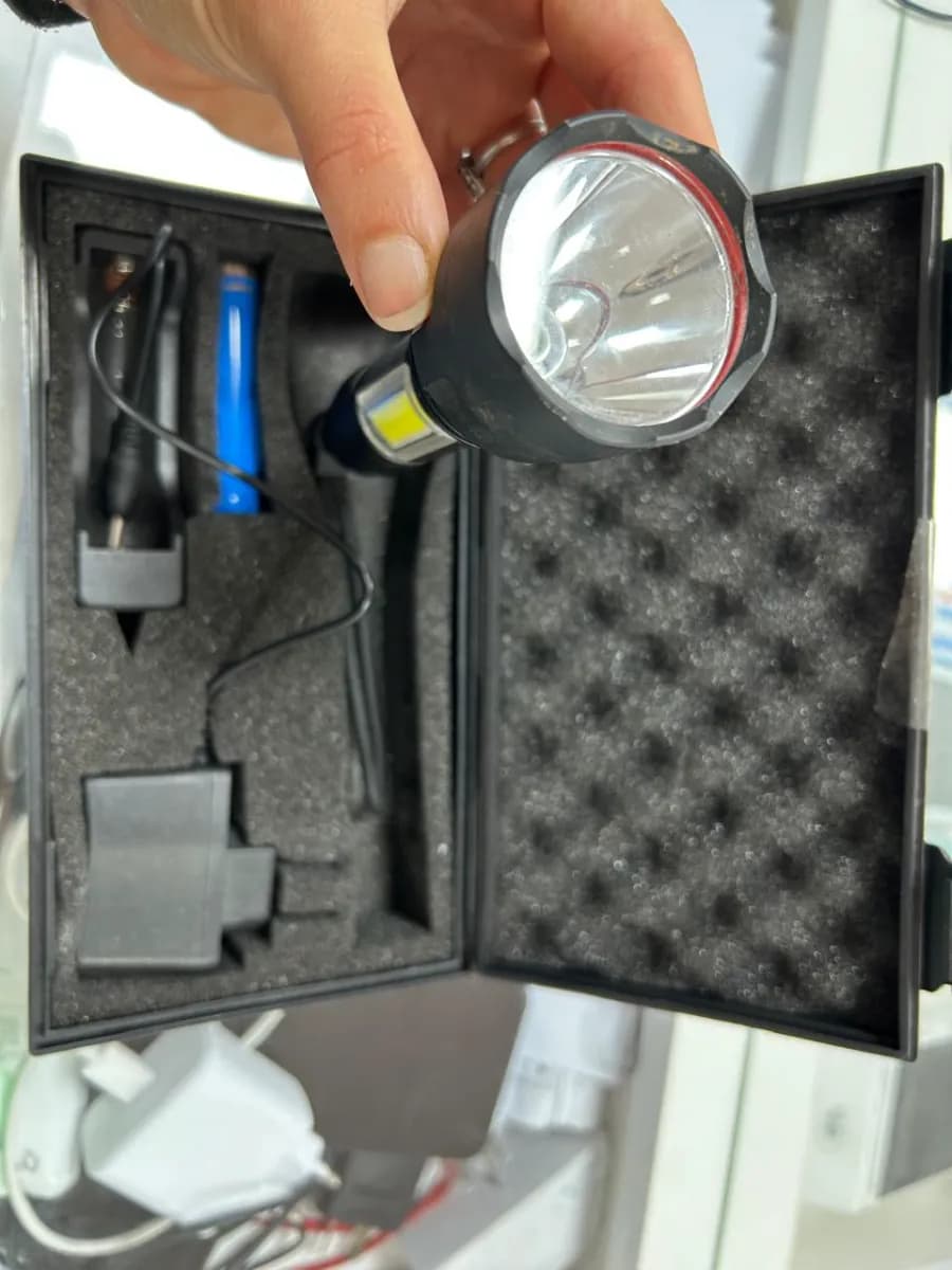 LINTERNA LED CON ESTUCHE